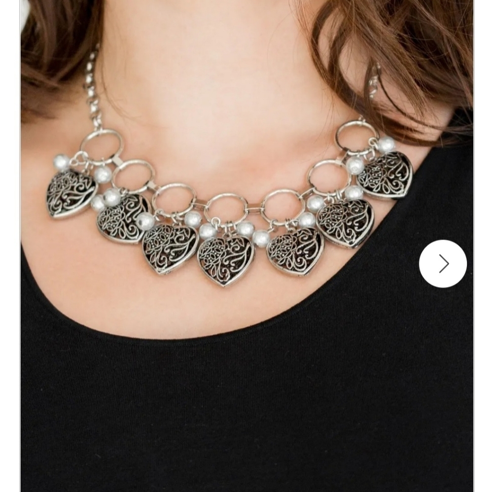 Paparazzi heart necklace